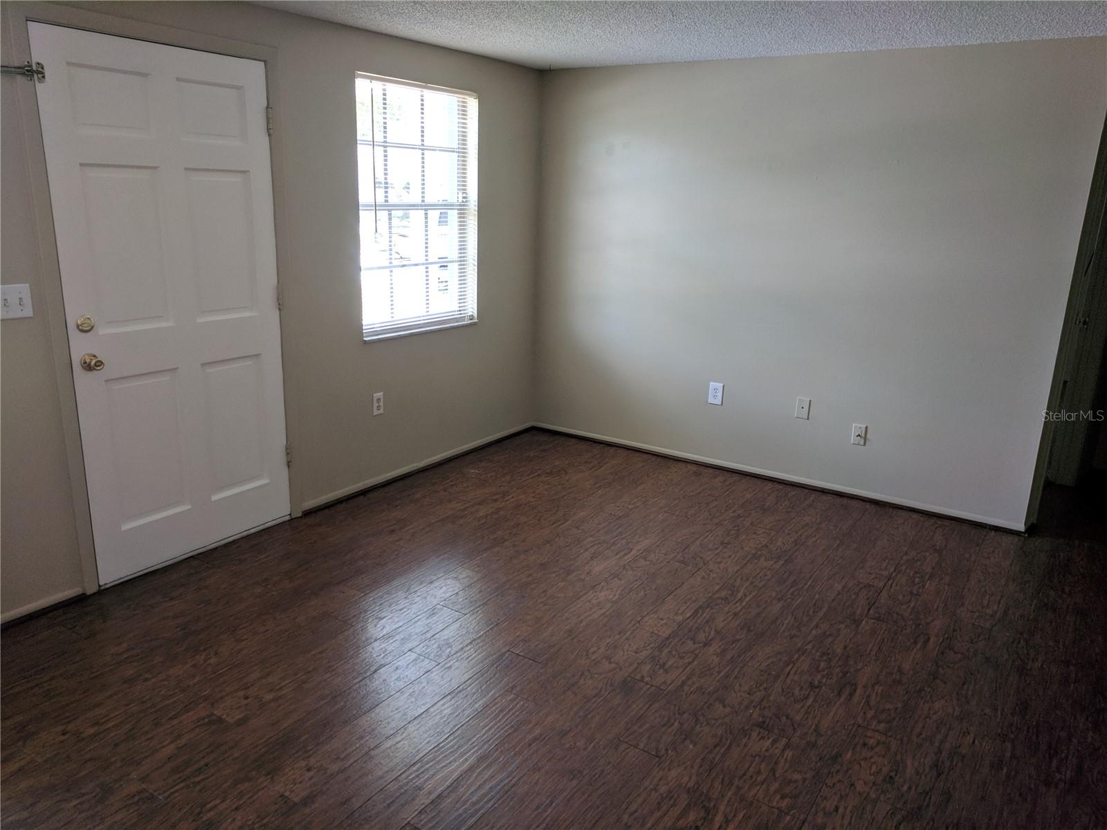 Image 3 of 6 For 4833 Dogwood Street