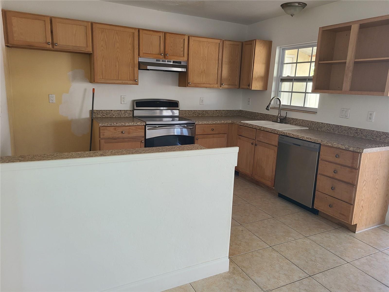 Image 13 of 20 For 2102 Hillview Street