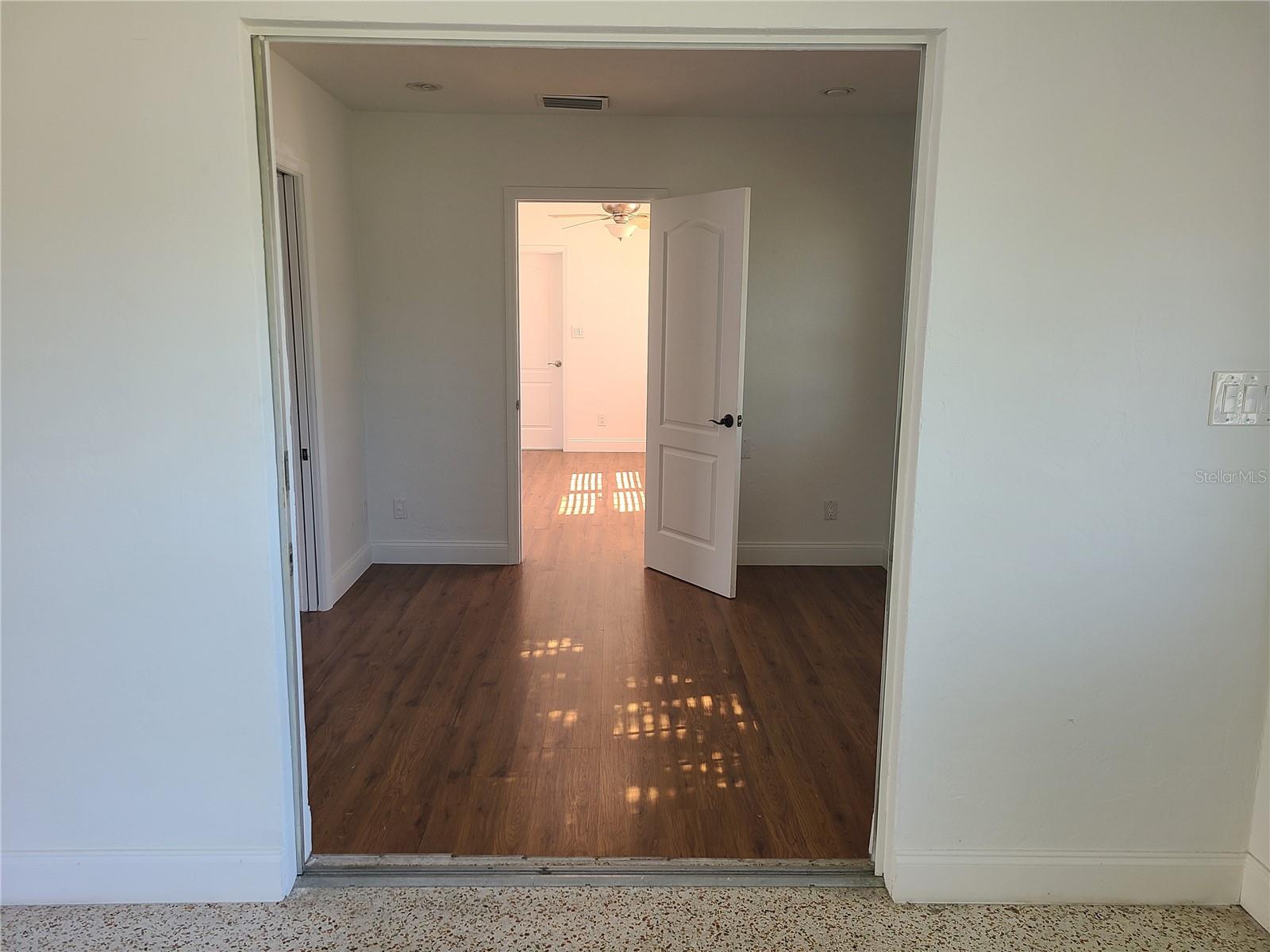 Image 4 of 20 For 2102 Hillview Street