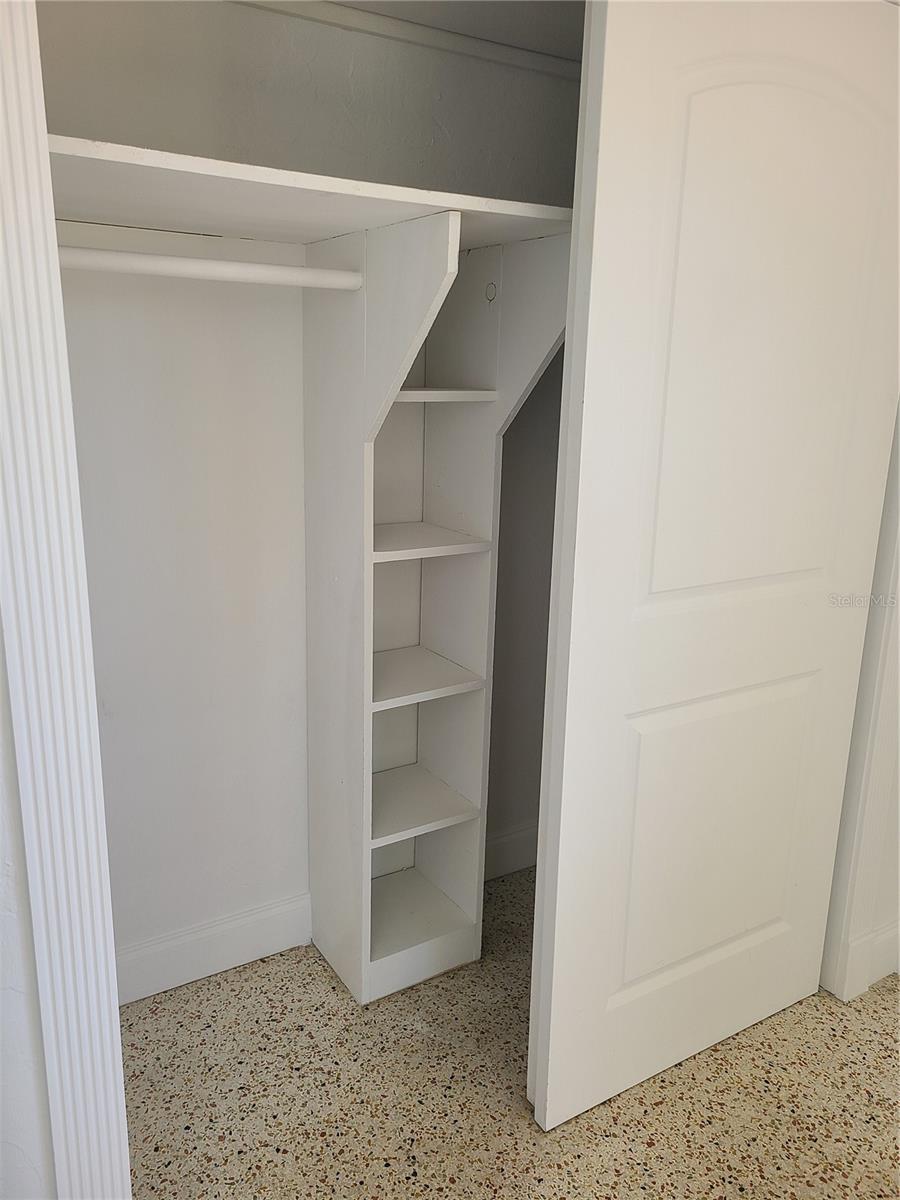 Image 6 of 20 For 2102 Hillview Street