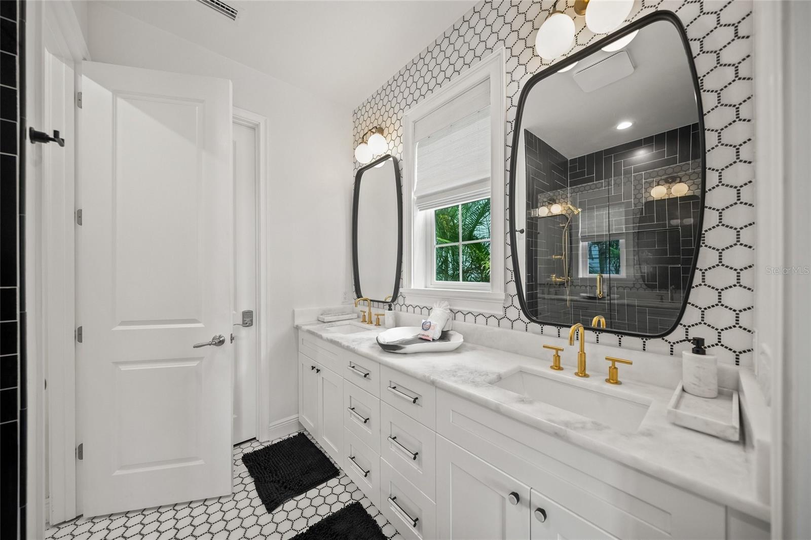 Image 13 of 45 For 120 White Avenue