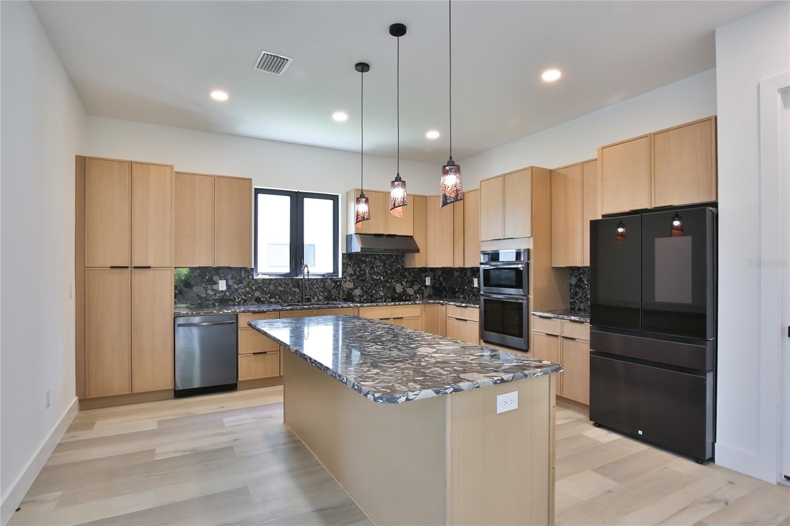 Image 19 of 58 For 2335 Oak Terrace