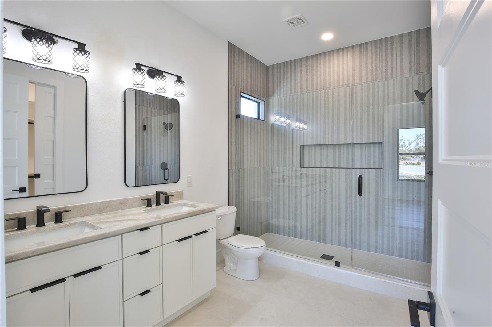 Image 60 of 70 For 2335 Oak Terrace