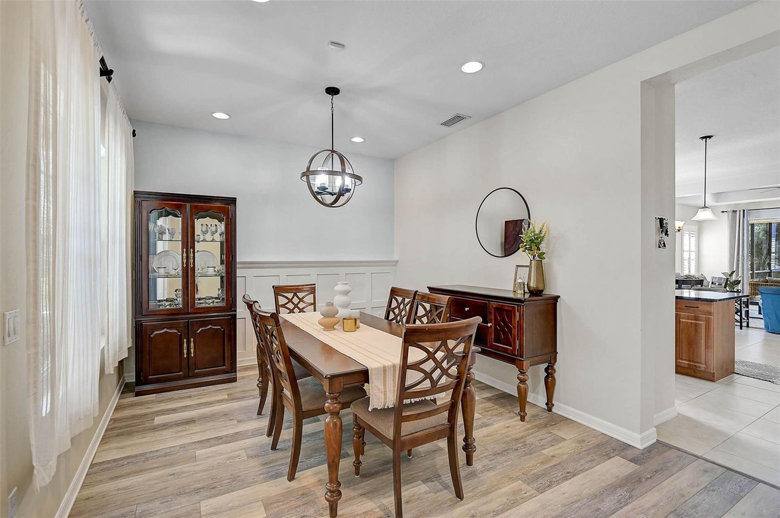 Image 4 of 59 For 12149 Forest Park Circle
