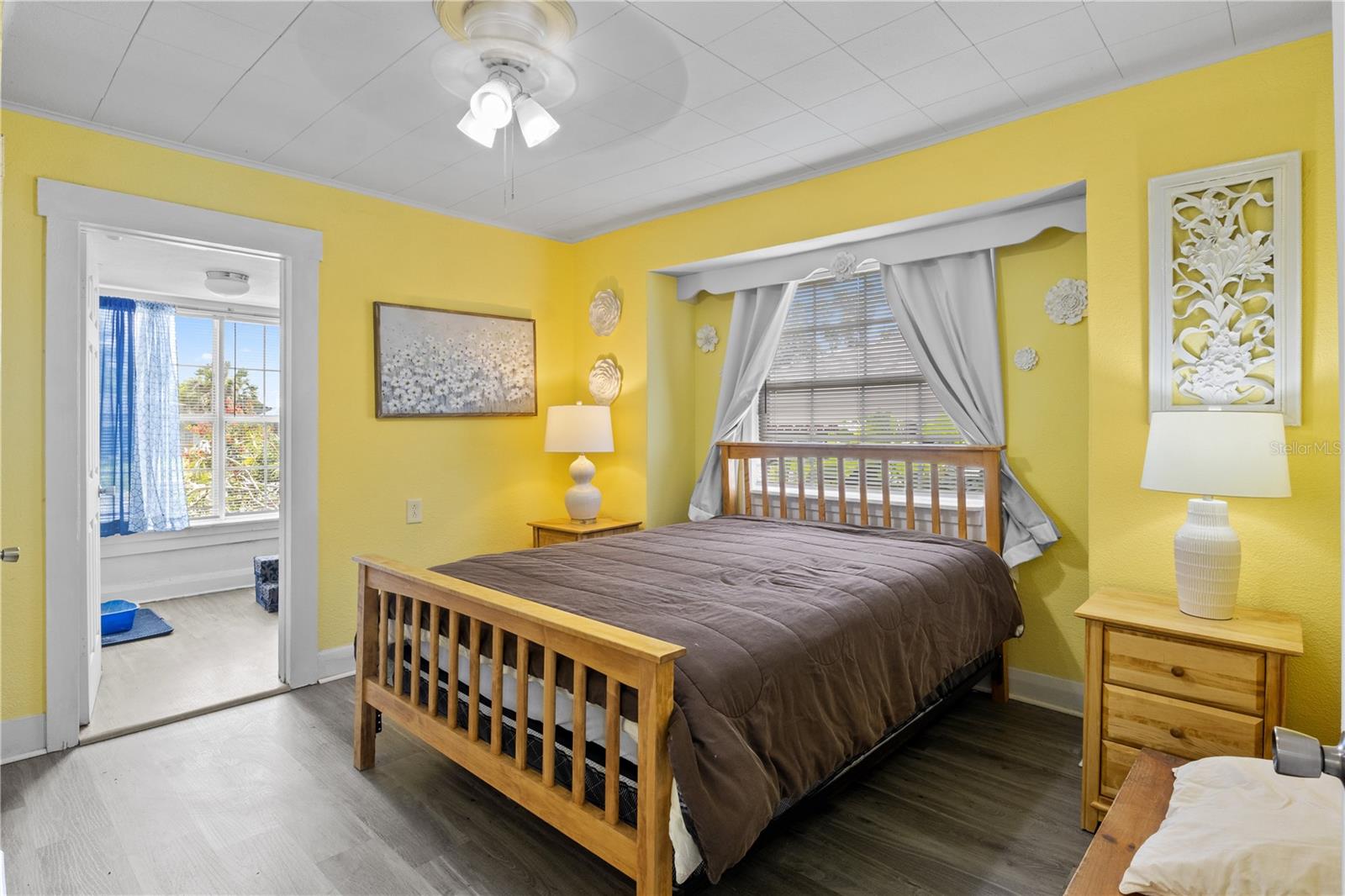 Image 4 of 28 For 1110 27th Avenue W