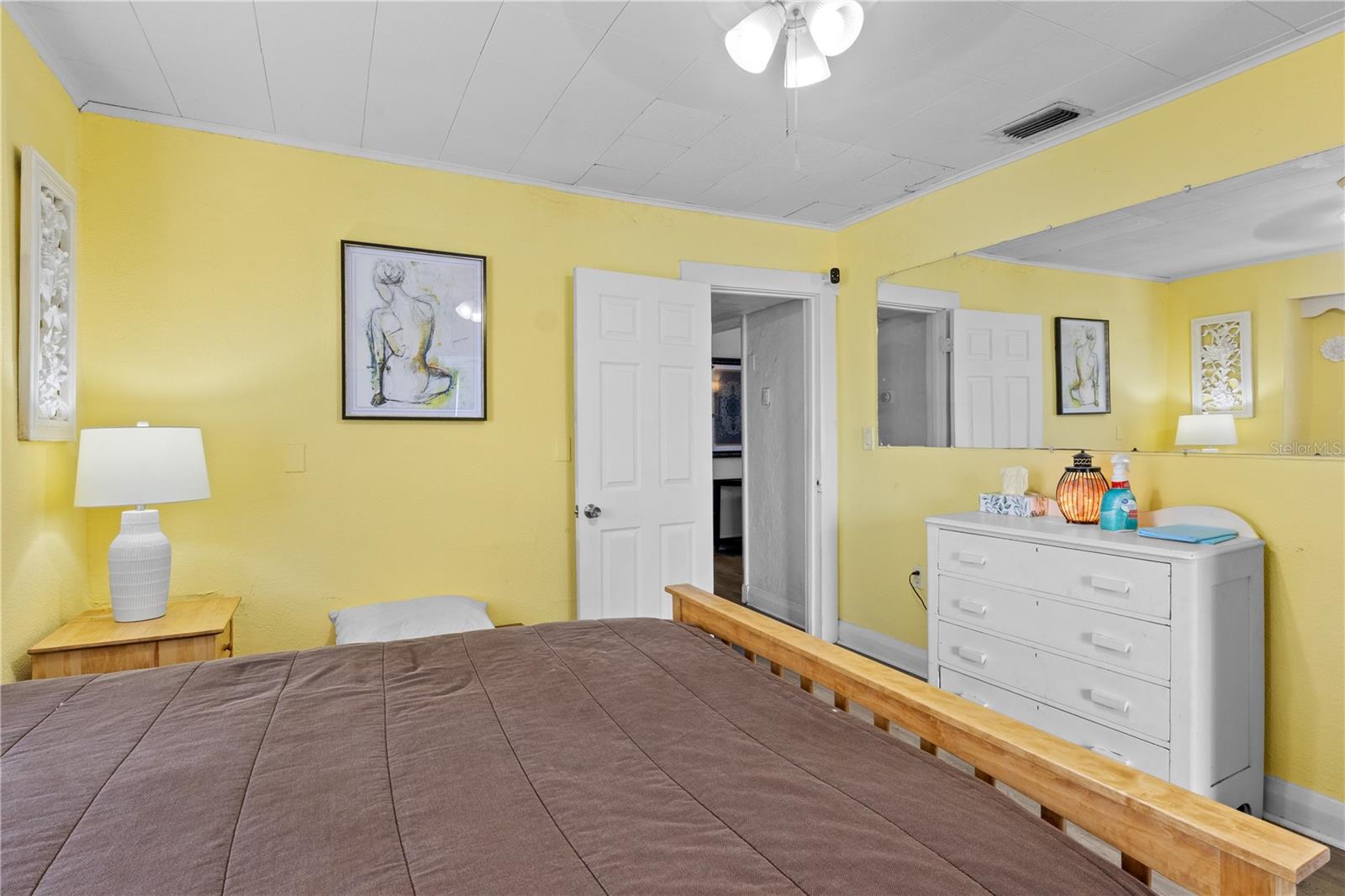 Image 5 of 28 For 1110 27th Avenue W