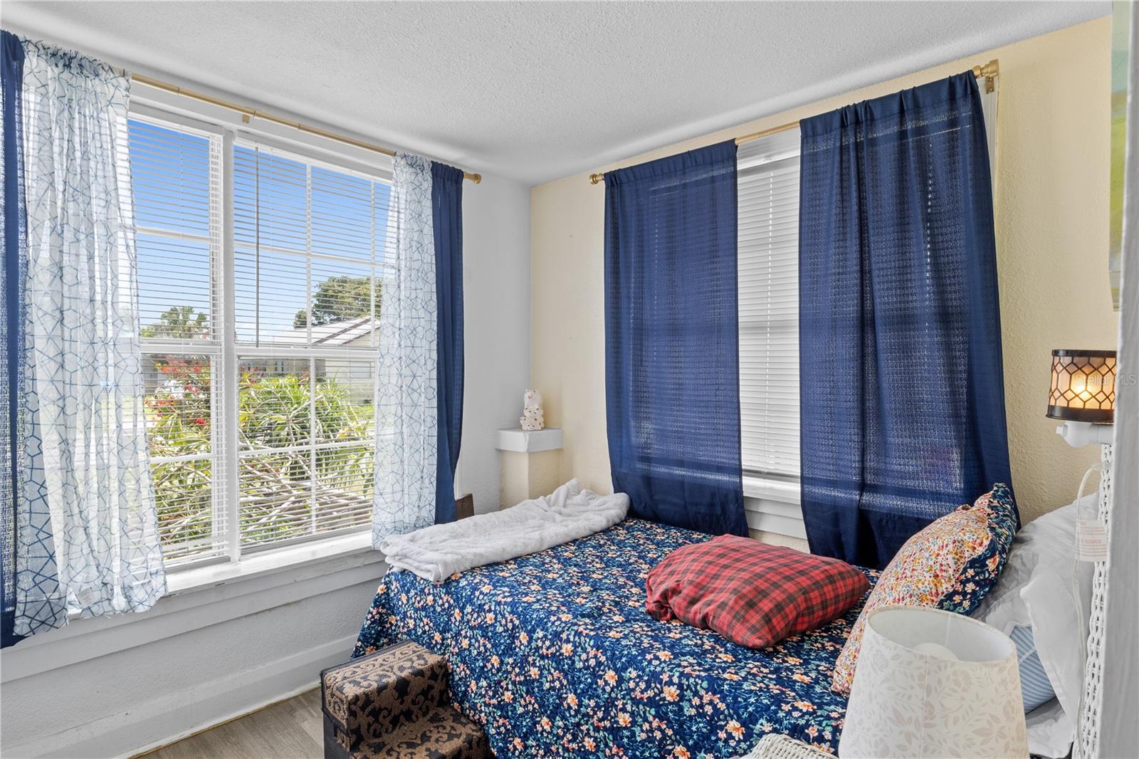Image 6 of 28 For 1110 27th Avenue W