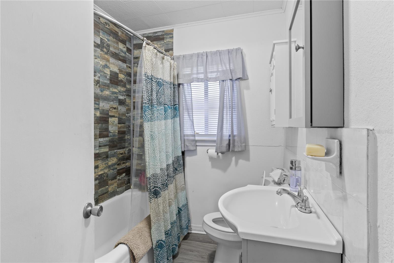 Image 7 of 28 For 1110 27th Avenue W