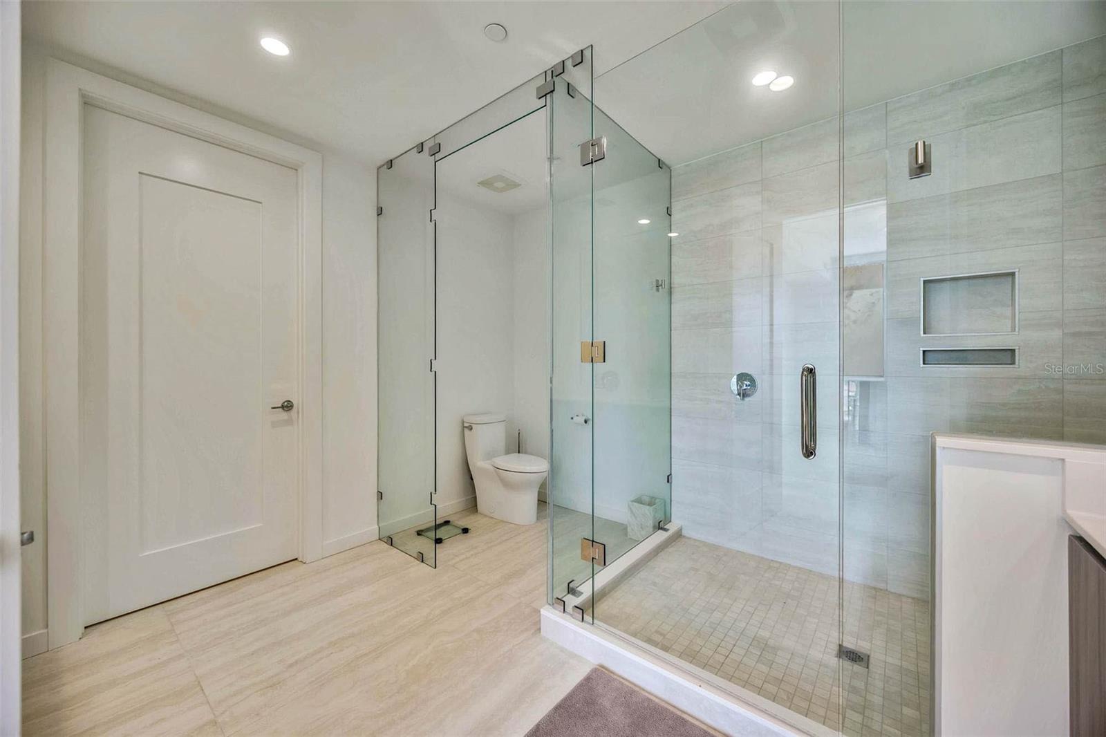 Image 37 of 89 For 301 Quay Commons Drive 1711