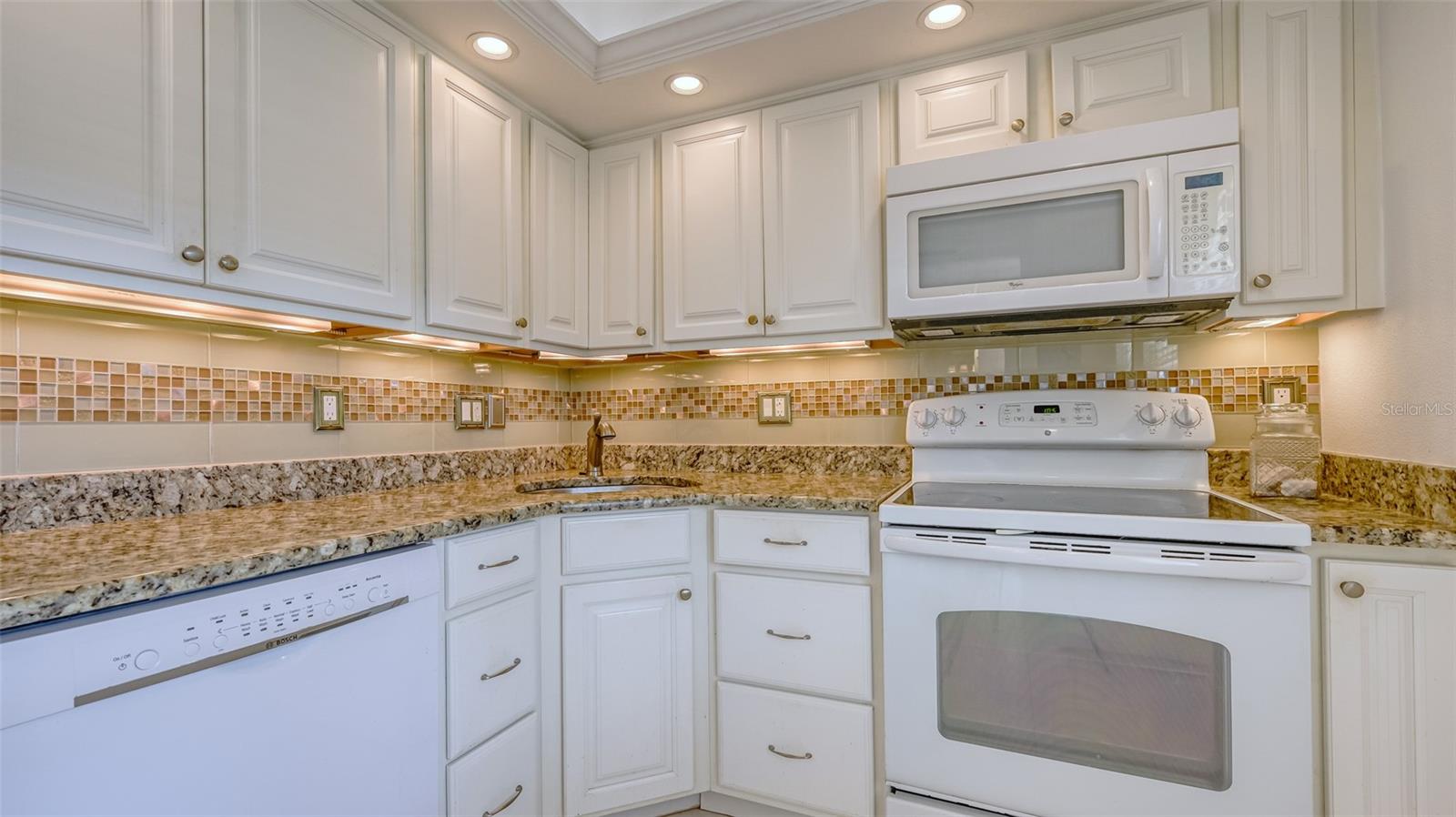 Image 14 of 43 For 4420 Exeter Drive L104