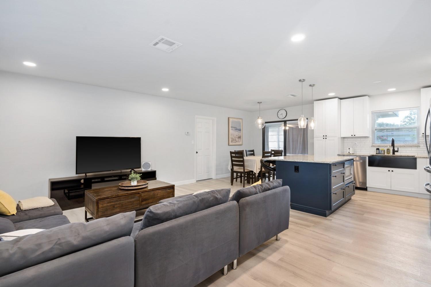 Image 18 of 34 For 3303 32nd Street W