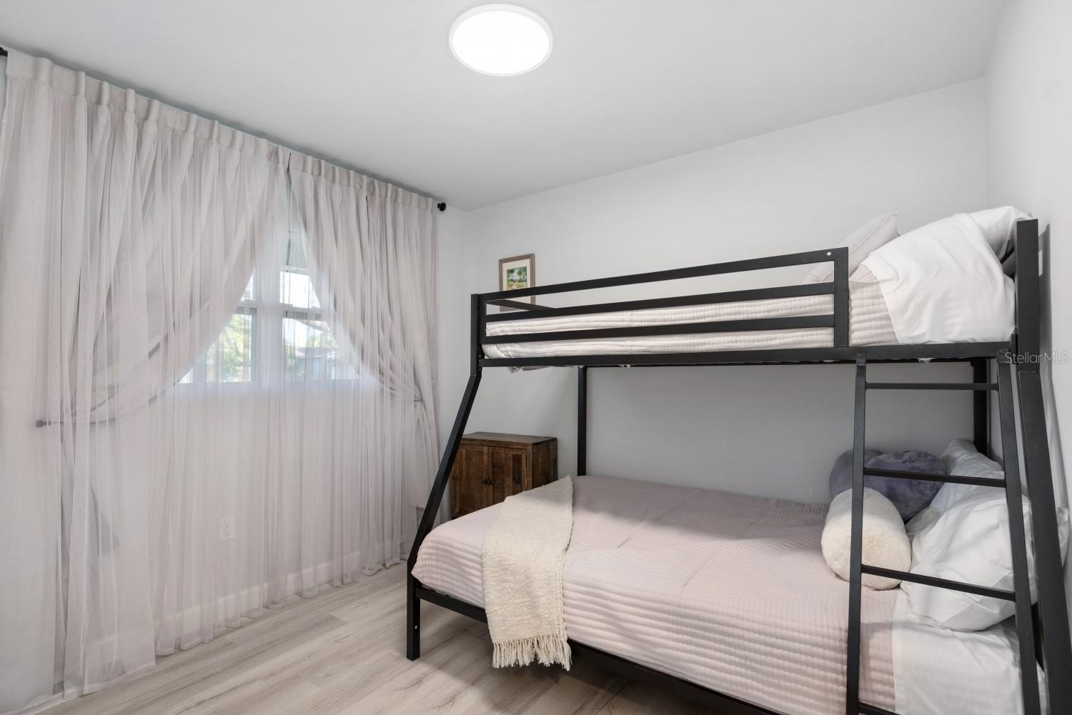 Image 21 of 34 For 3303 32nd Street W