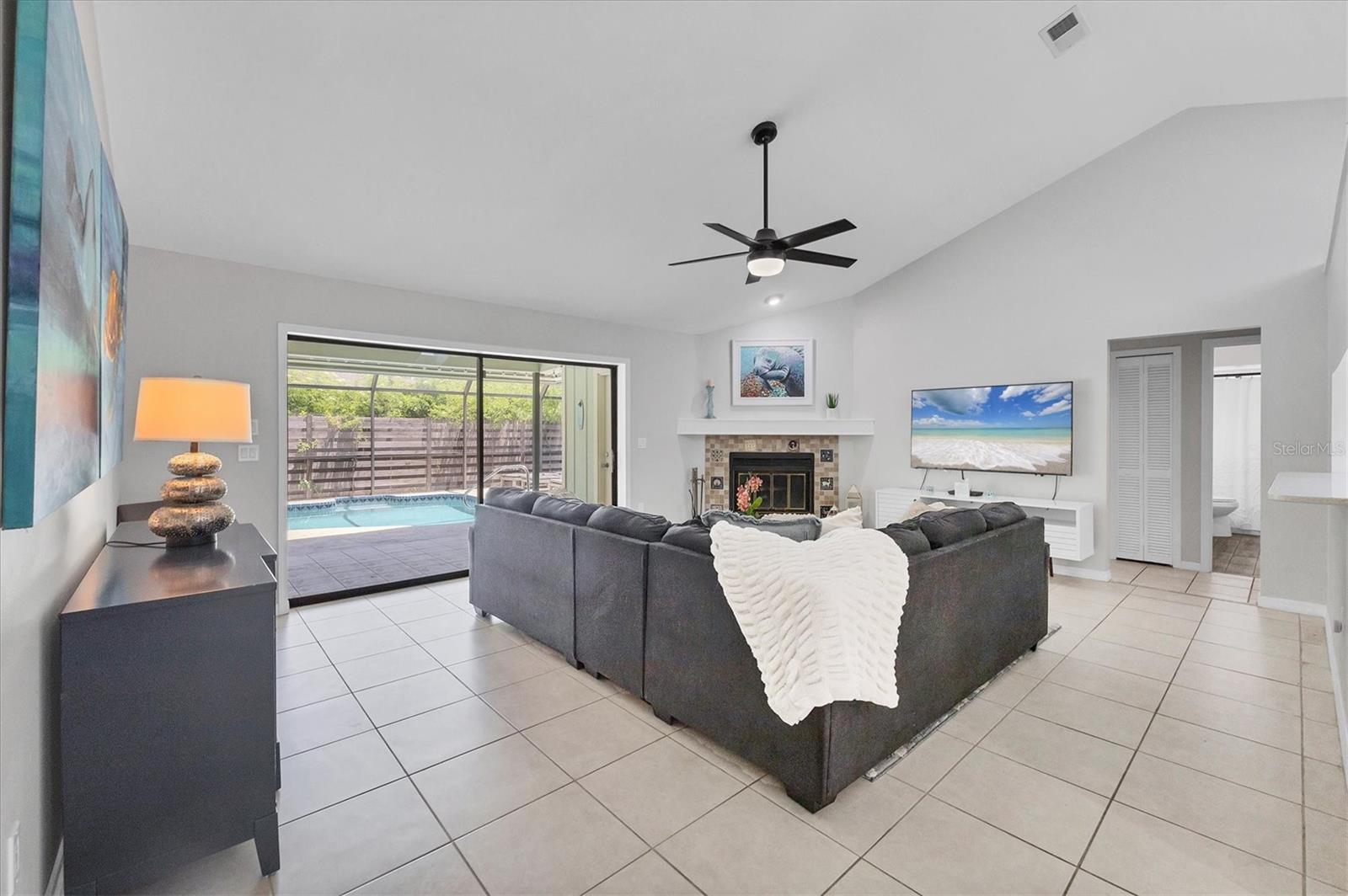 Image 10 of 40 For 4079 Woodview Drive