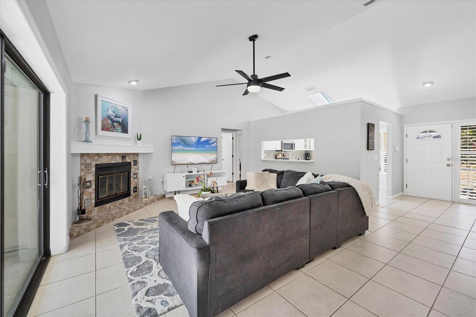 Image 11 of 40 For 4079 Woodview Drive