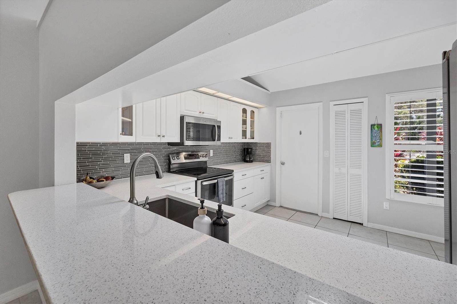 Image 14 of 40 For 4079 Woodview Drive
