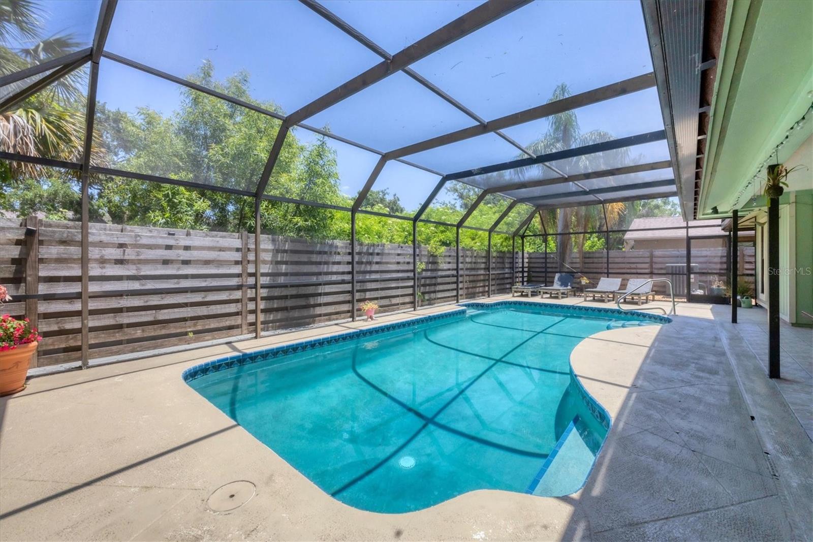 Image 33 of 40 For 4079 Woodview Drive