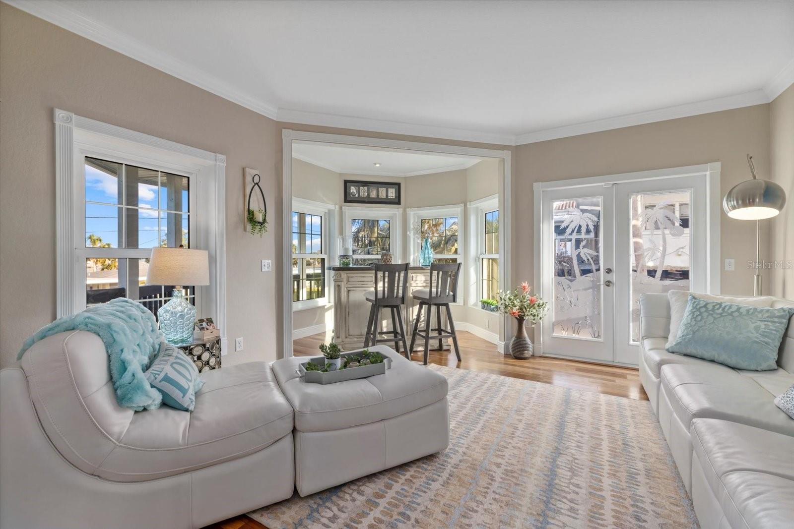 Listing photo id 10 for 2438 Baywood Drive W