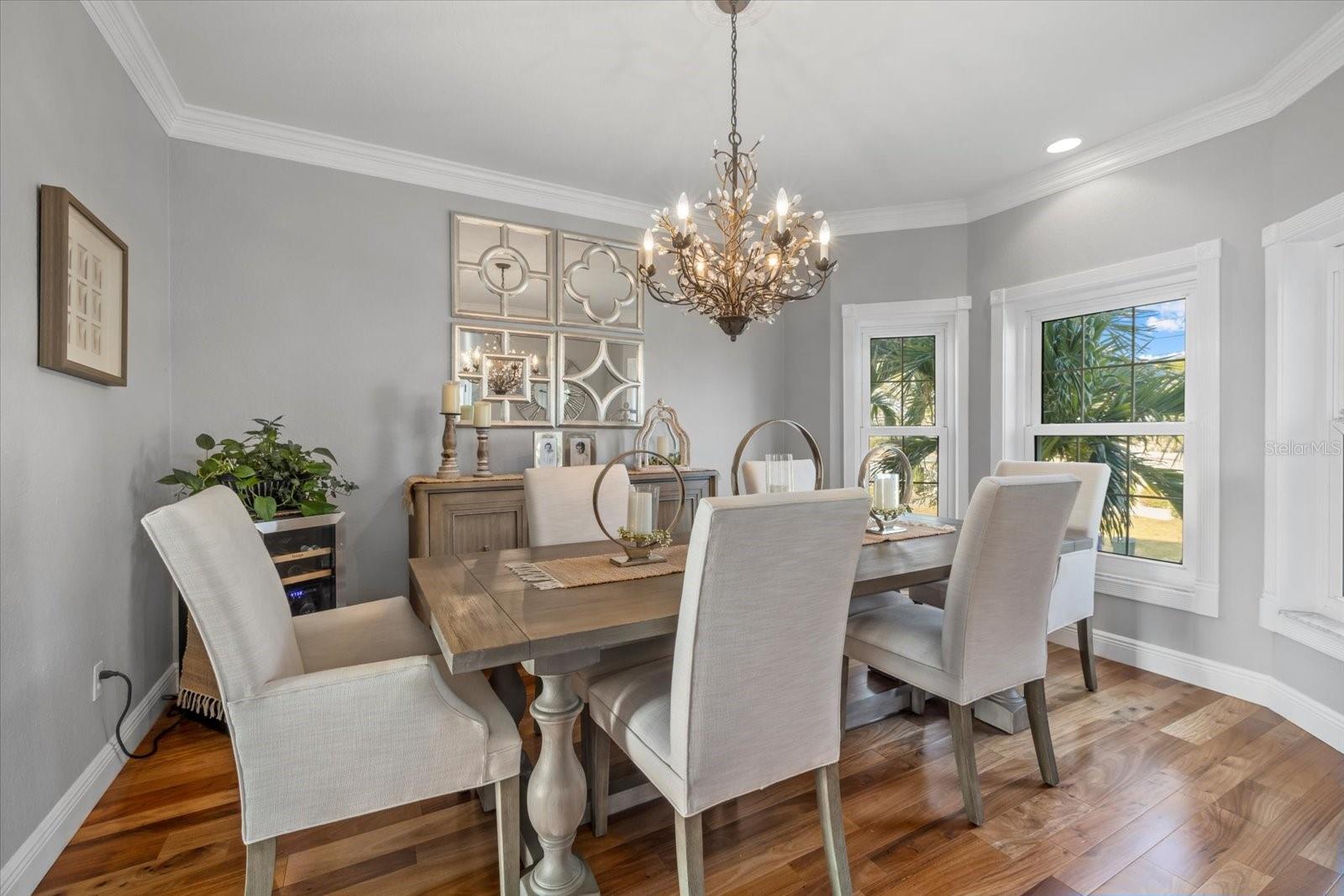 Listing photo id 11 for 2438 Baywood Drive W