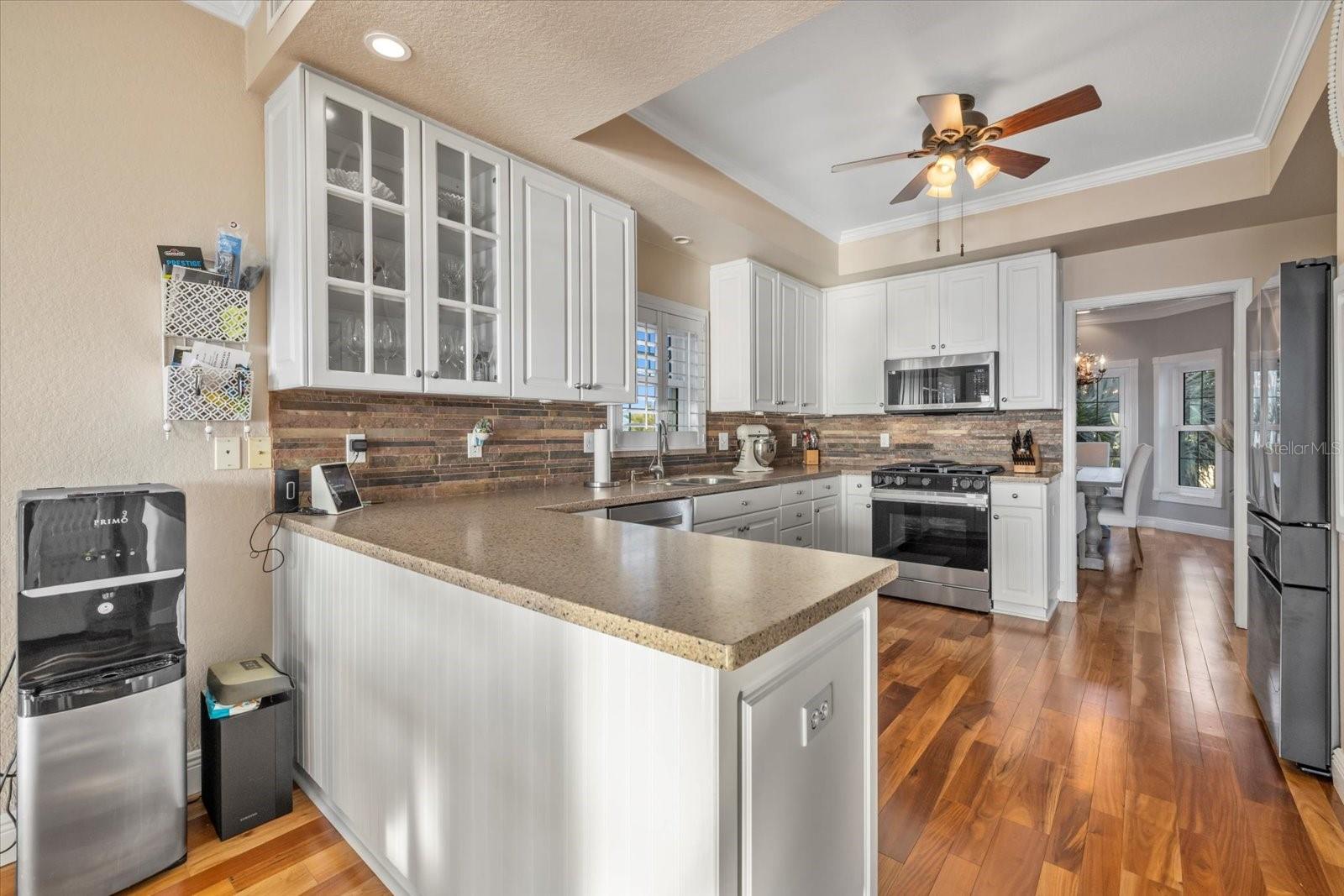 Listing photo id 15 for 2438 Baywood Drive W