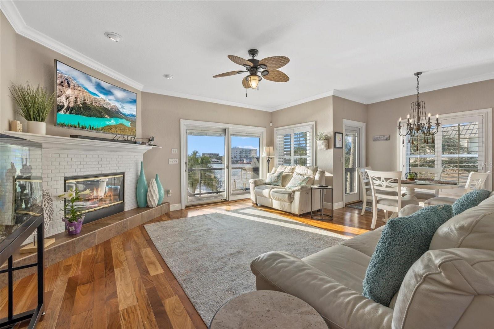 Listing photo id 18 for 2438 Baywood Drive W