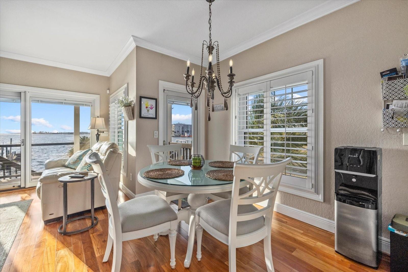 Listing photo id 20 for 2438 Baywood Drive W