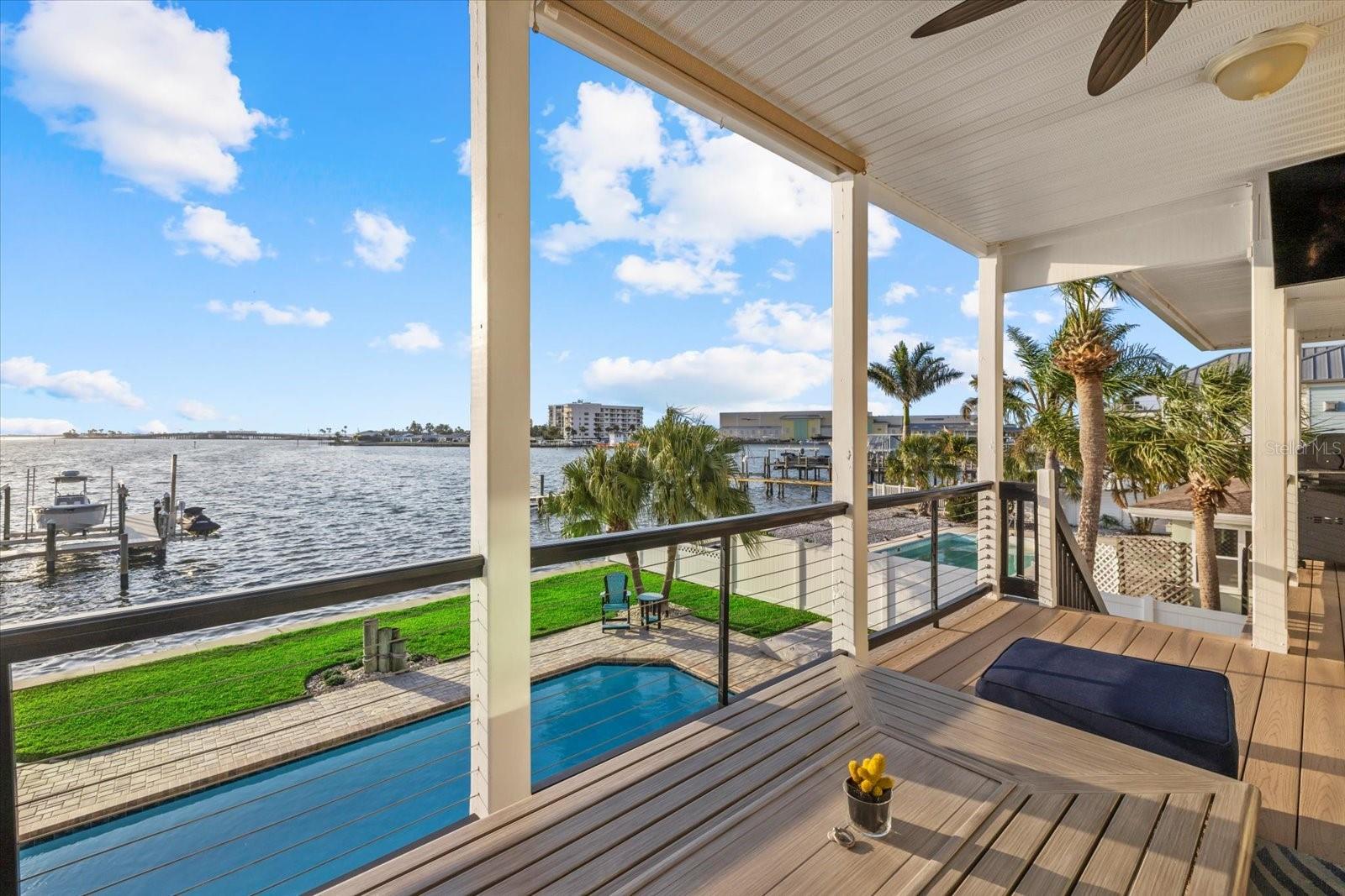 Listing photo id 24 for 2438 Baywood Drive W