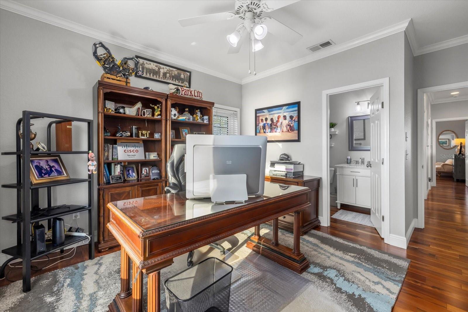 Listing photo id 31 for 2438 Baywood Drive W