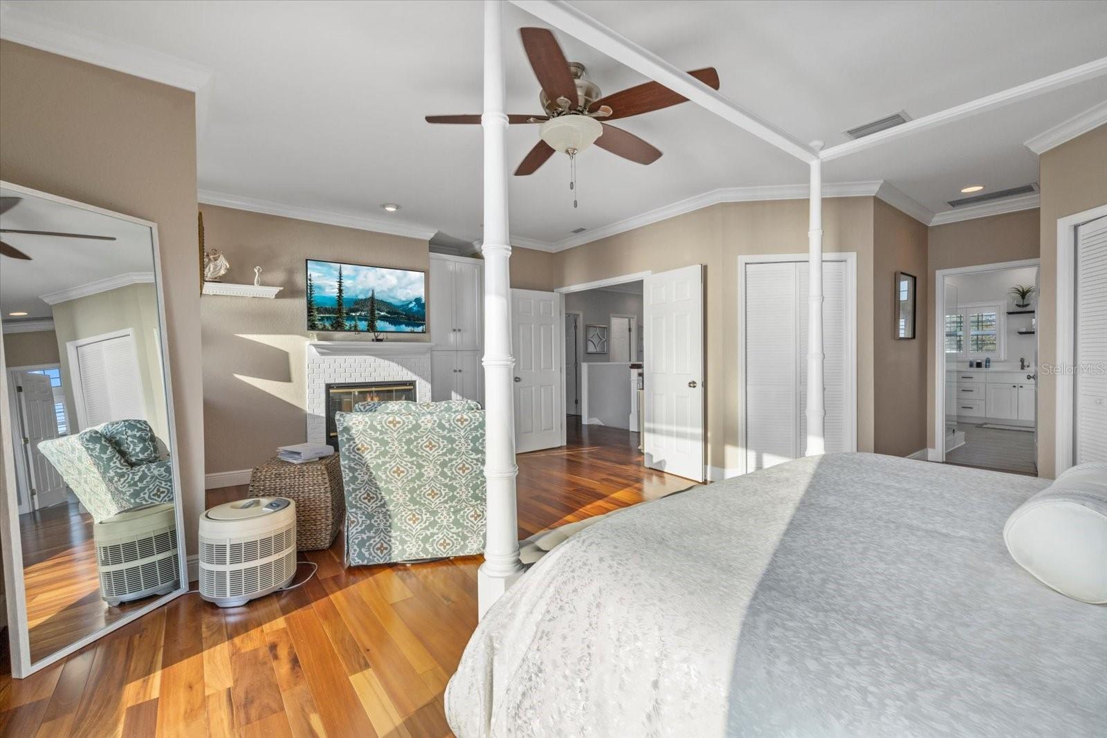 Listing photo id 33 for 2438 Baywood Drive W
