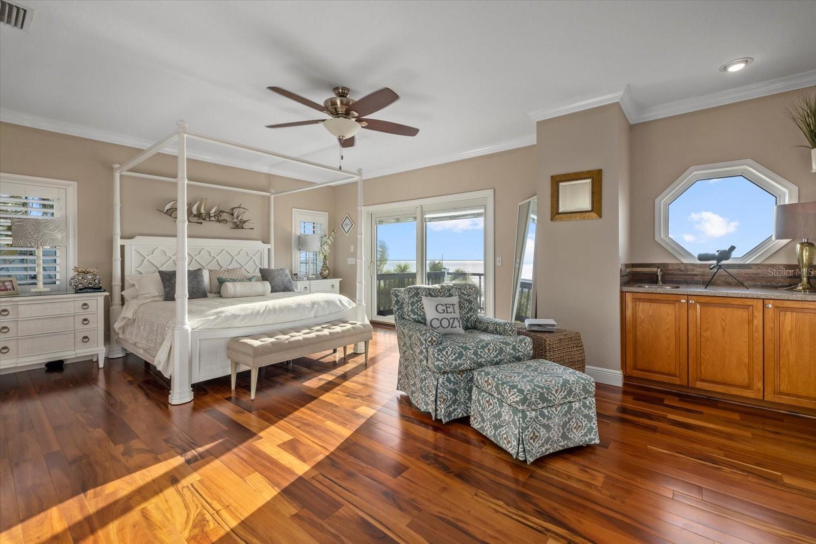 Listing photo id 34 for 2438 Baywood Drive W