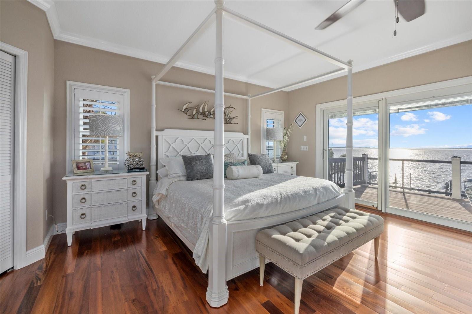 Listing photo id 35 for 2438 Baywood Drive W