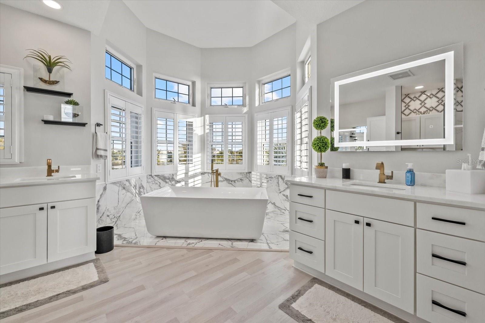 Listing photo id 39 for 2438 Baywood Drive W