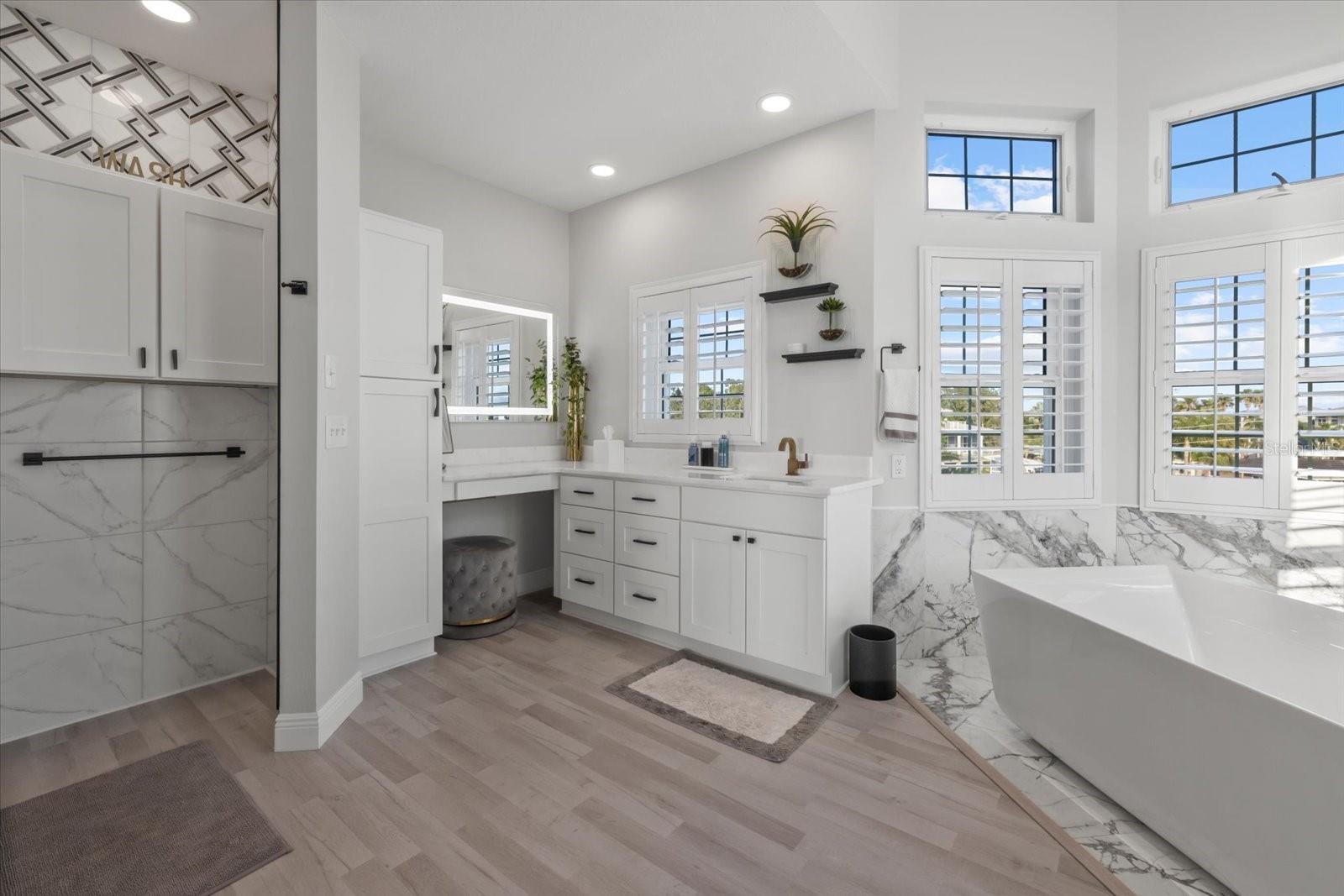 Listing photo id 42 for 2438 Baywood Drive W