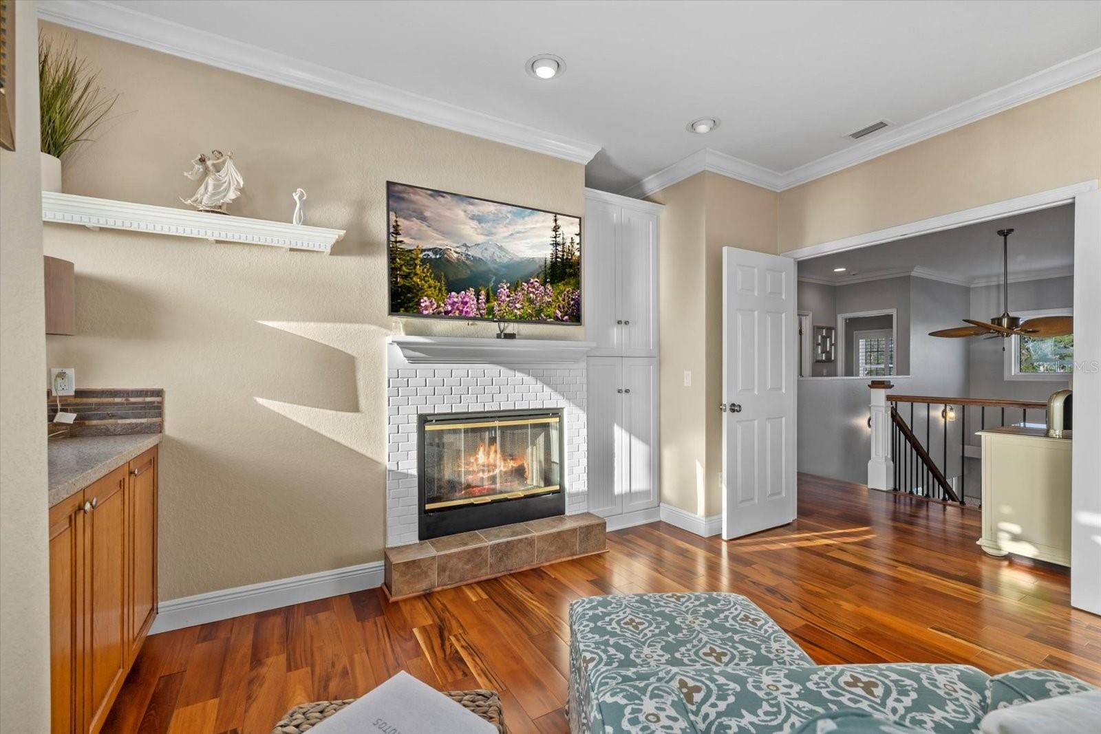Listing photo id 44 for 2438 Baywood Drive W