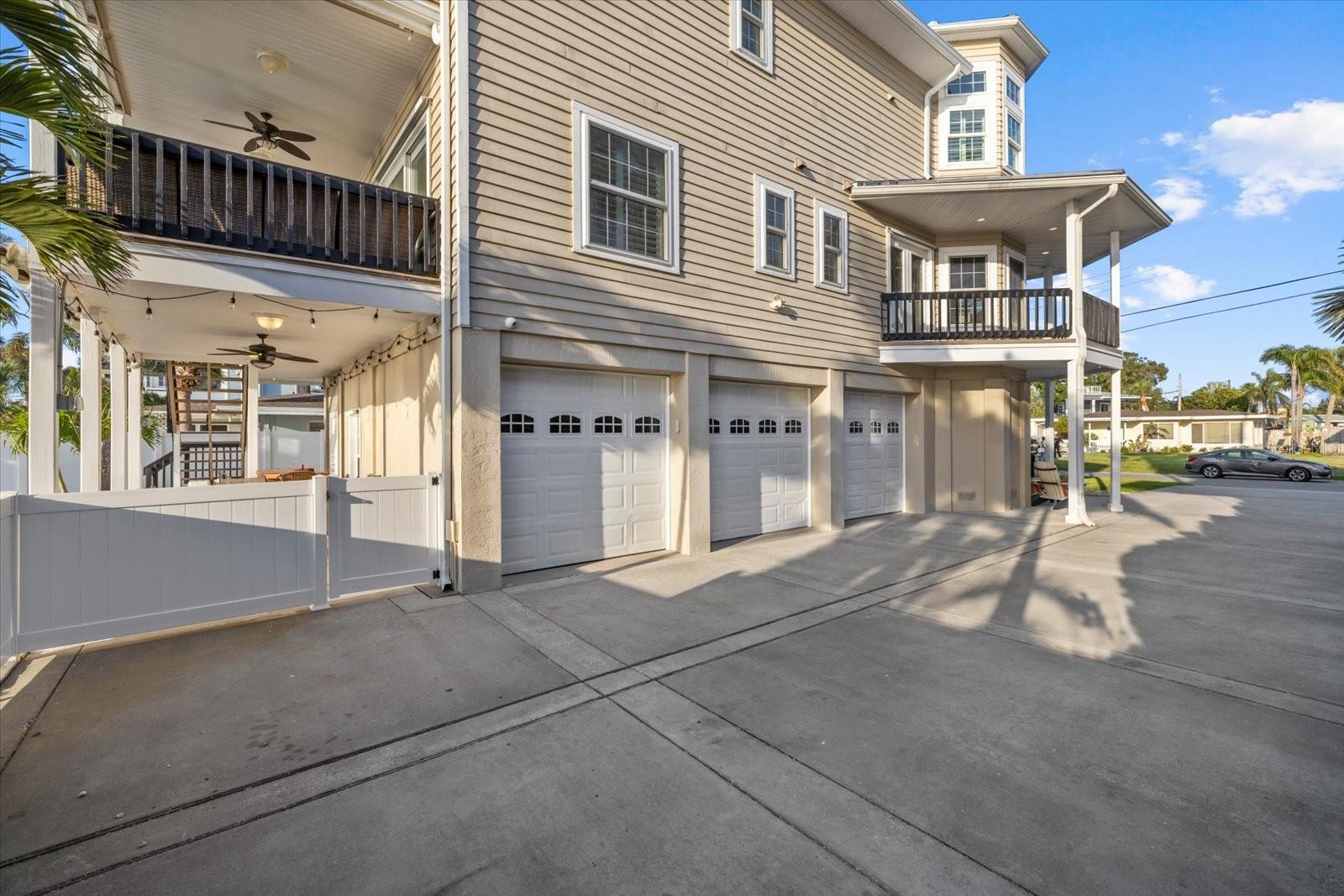 Listing photo id 45 for 2438 Baywood Drive W