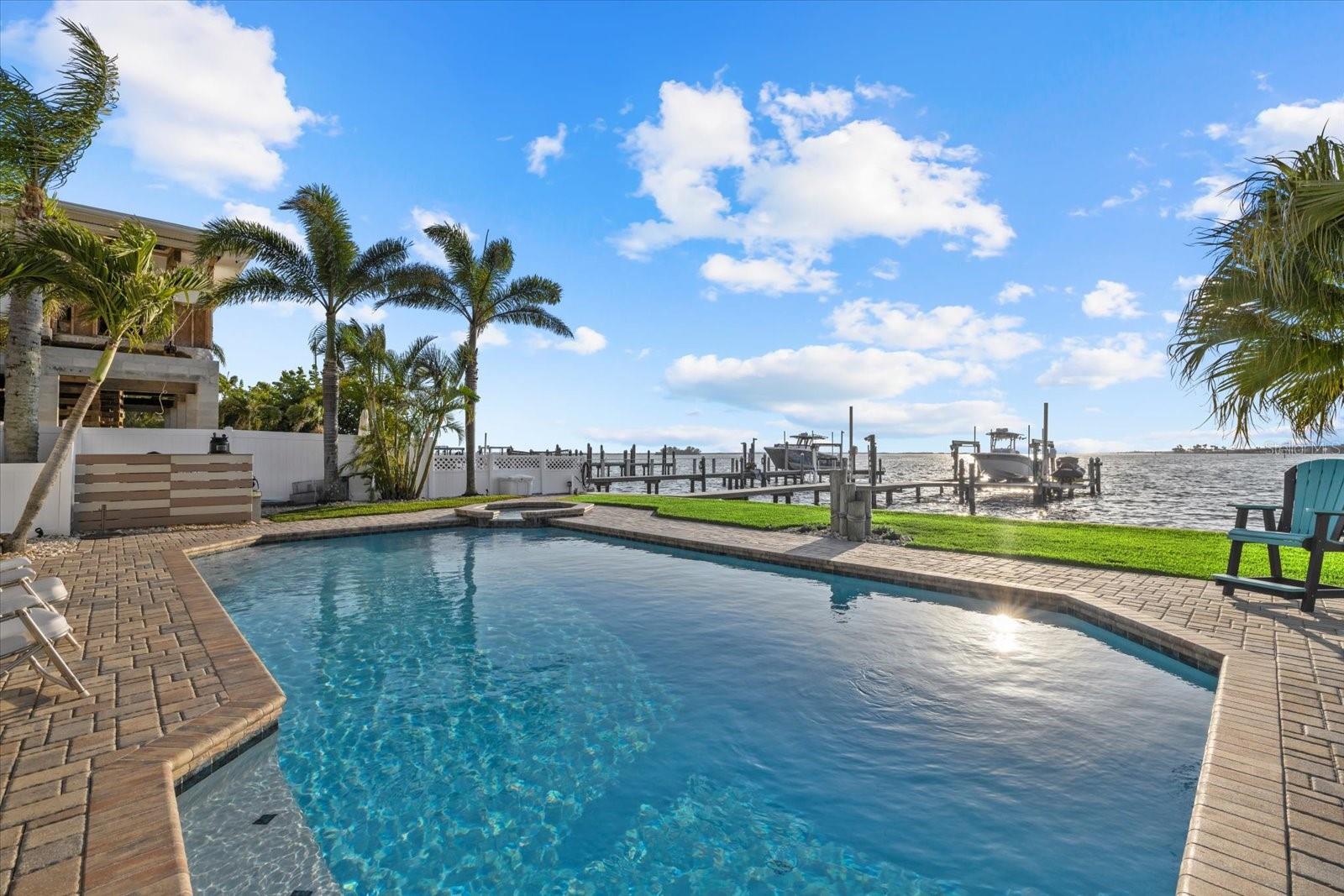 Listing photo id 47 for 2438 Baywood Drive W