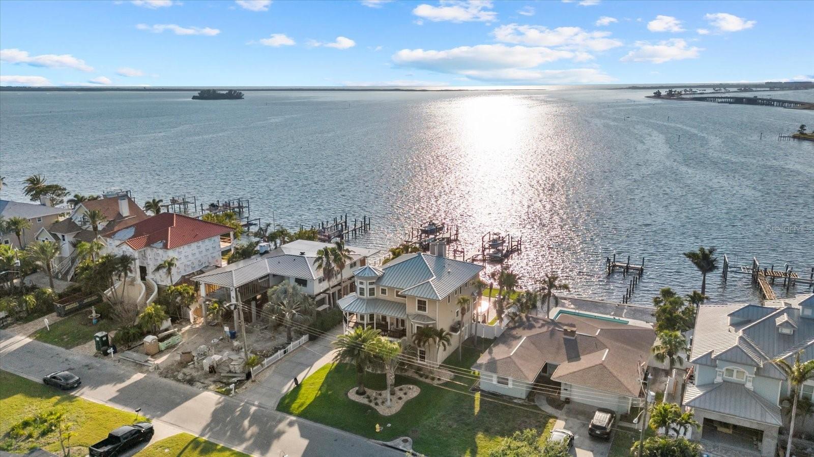 Listing photo id 56 for 2438 Baywood Drive W