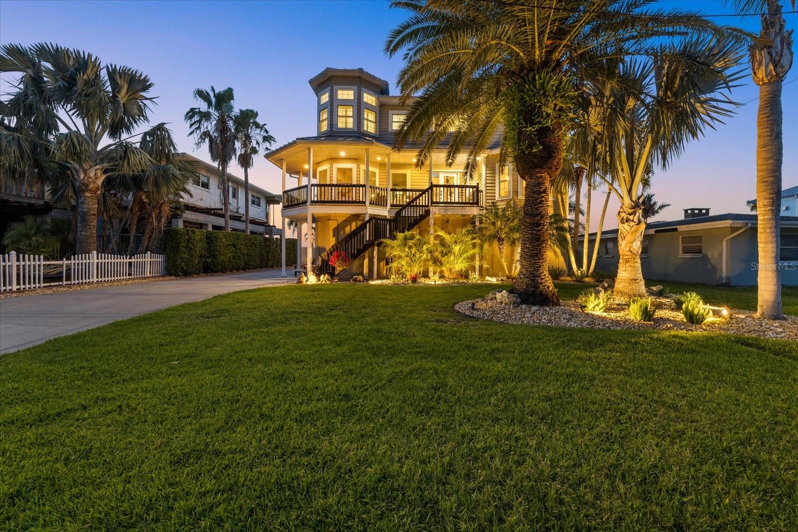 Listing photo id 58 for 2438 Baywood Drive W