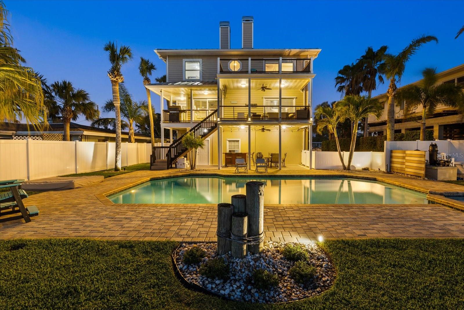 Listing photo id 60 for 2438 Baywood Drive W