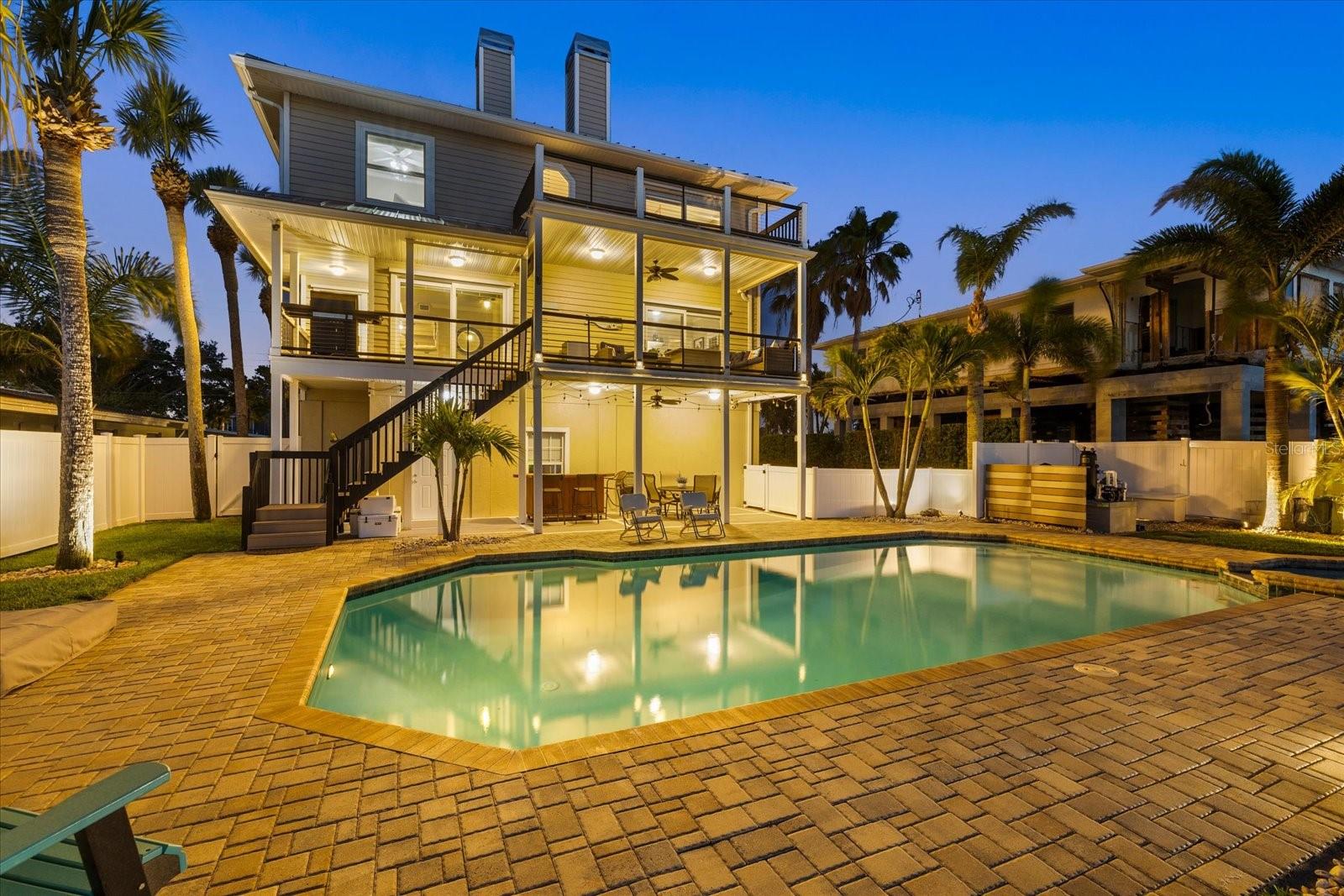 Listing photo id 61 for 2438 Baywood Drive W