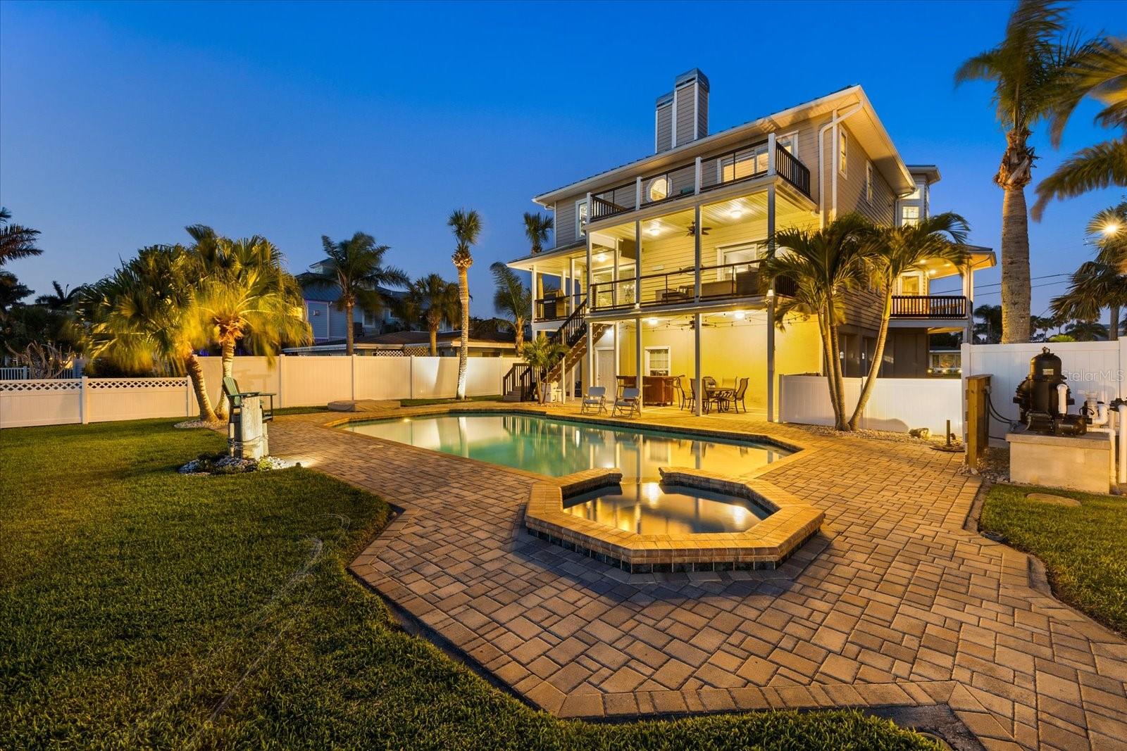 Listing photo id 62 for 2438 Baywood Drive W