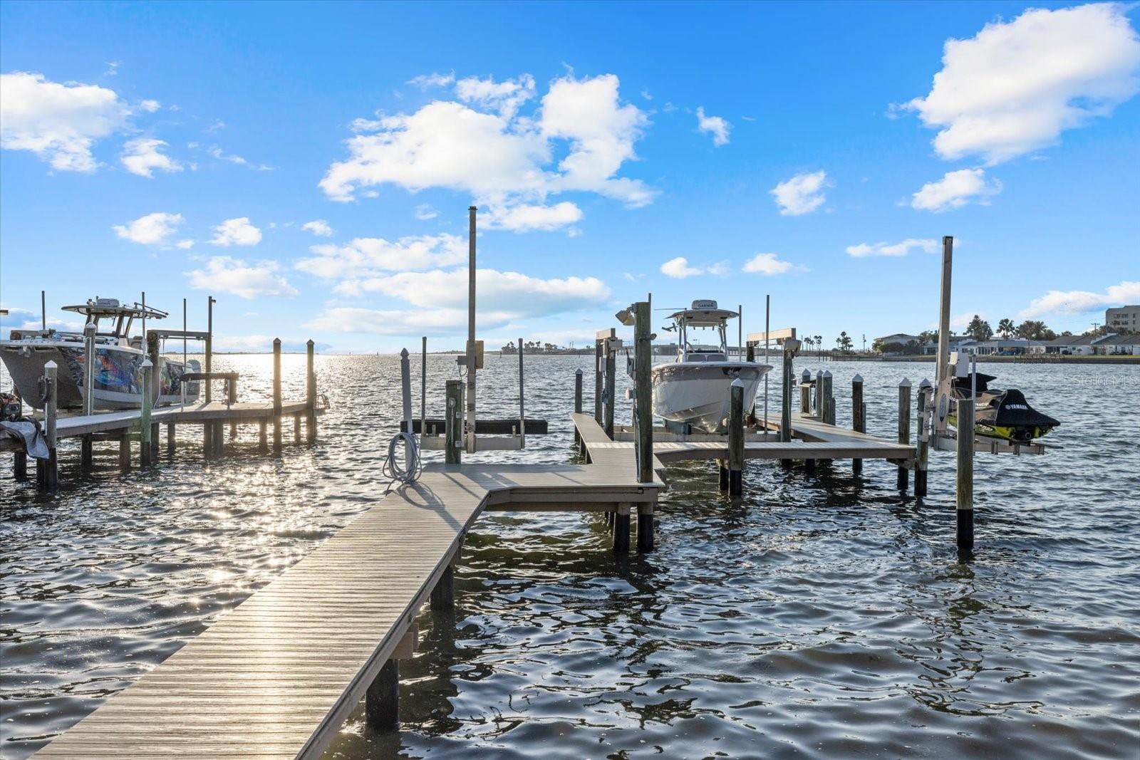 Listing photo id 6 for 2438 Baywood Drive W