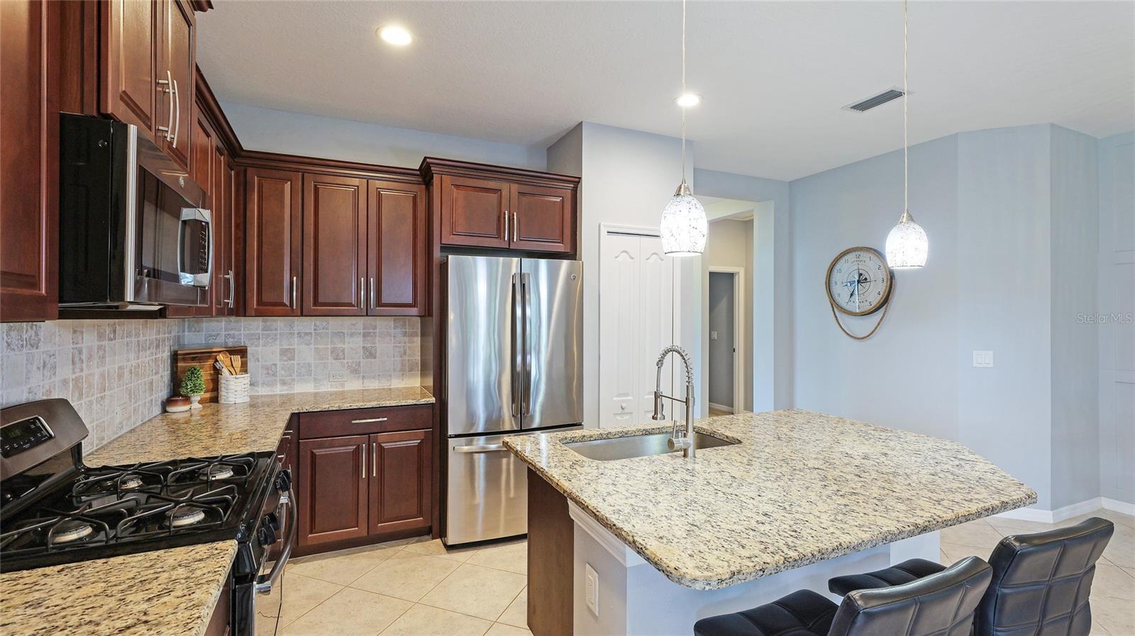 Image 12 of 39 For 5450 Fairfield Boulevard