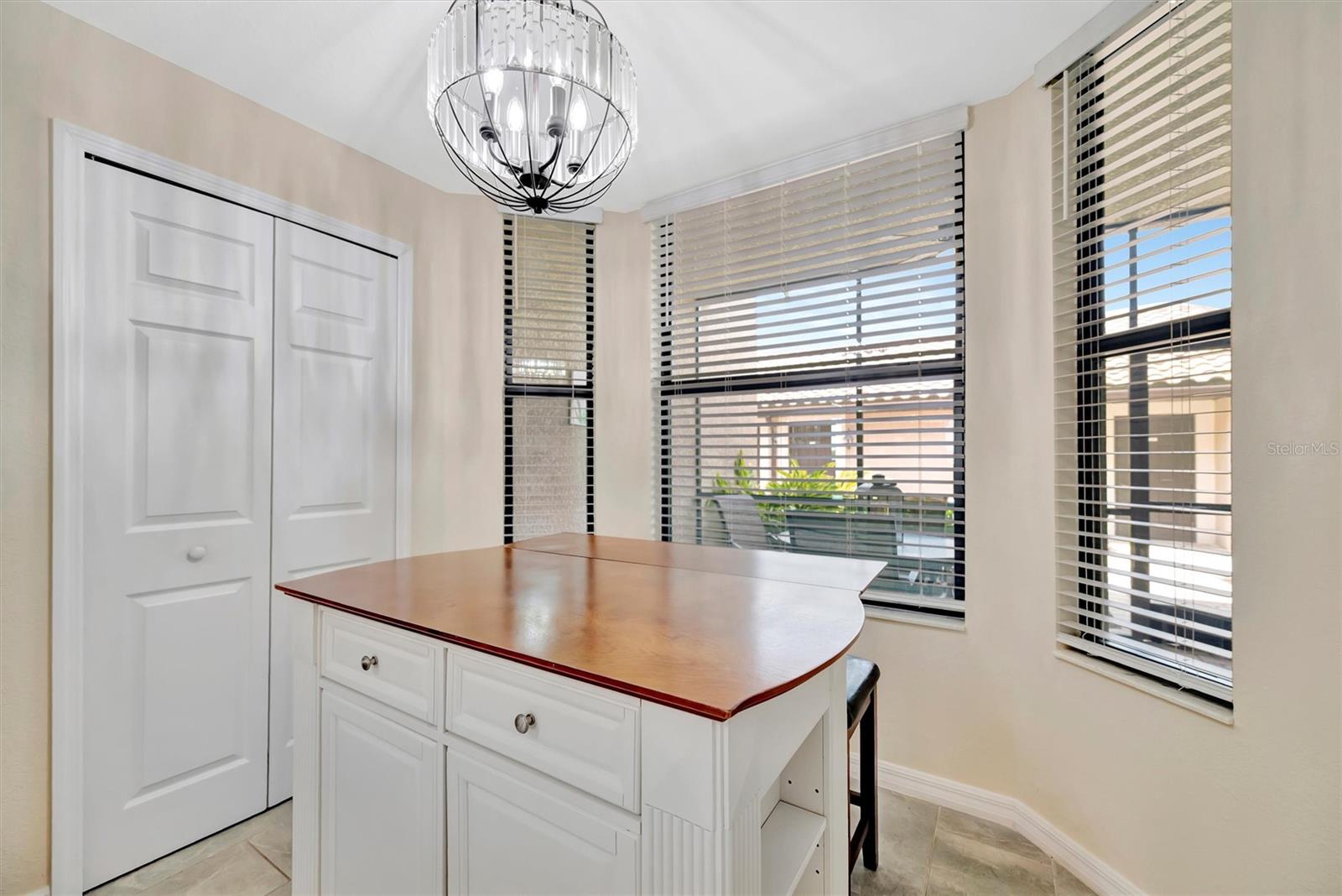 Image 12 of 62 For 5624 Palmer Circle 101