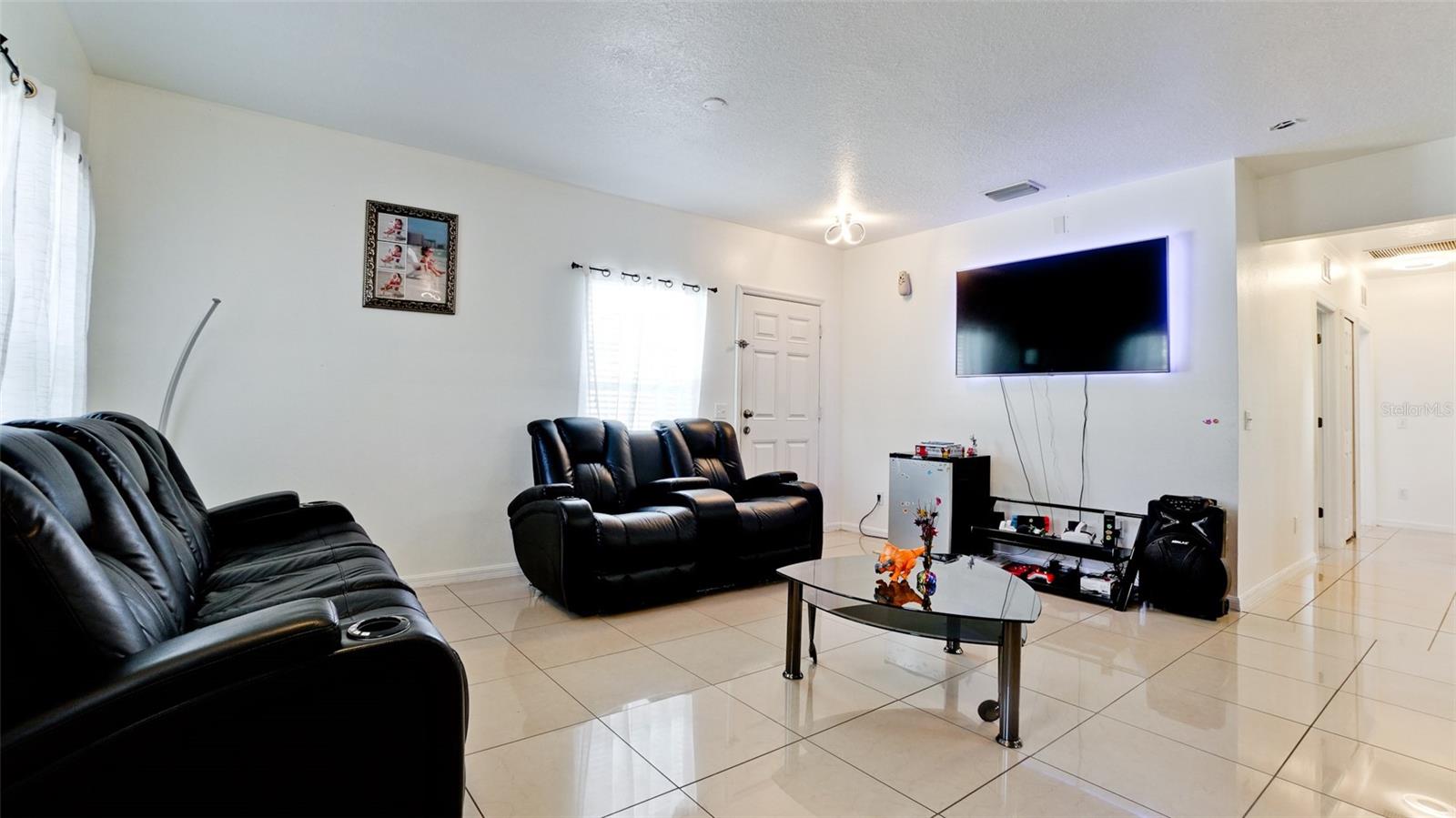 Image 4 of 30 For 2330 28th Avenue E