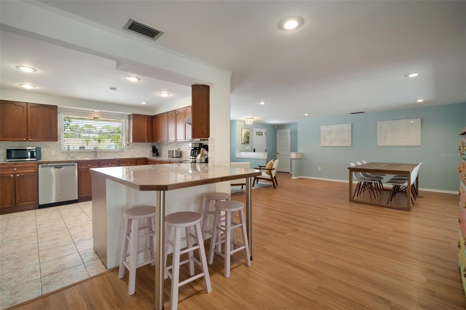 Image 23 of 81 For 7202 18th Avenue Nw