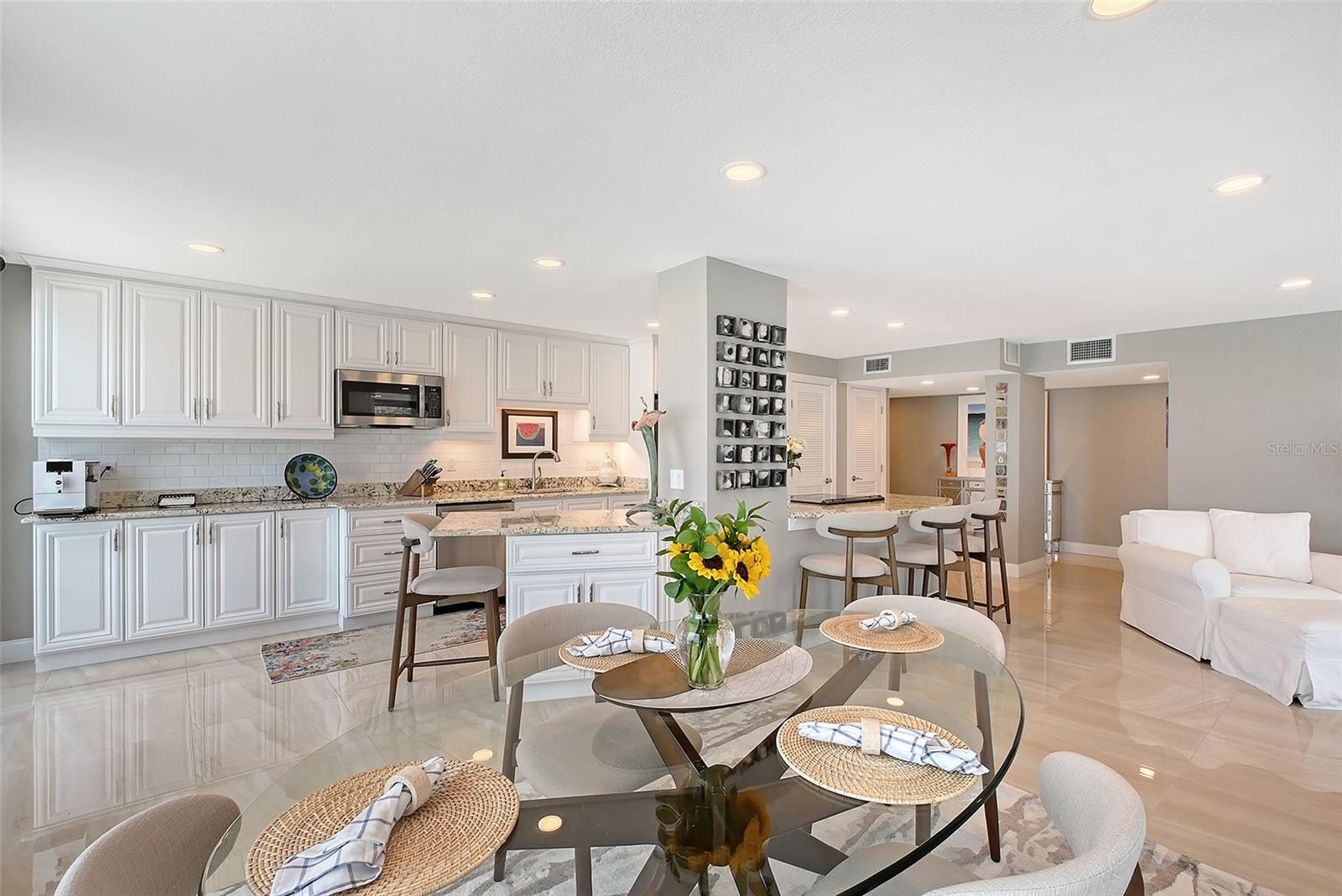 Listing photo id 9 for 2425 Gulf Of Mexico Drive 6a