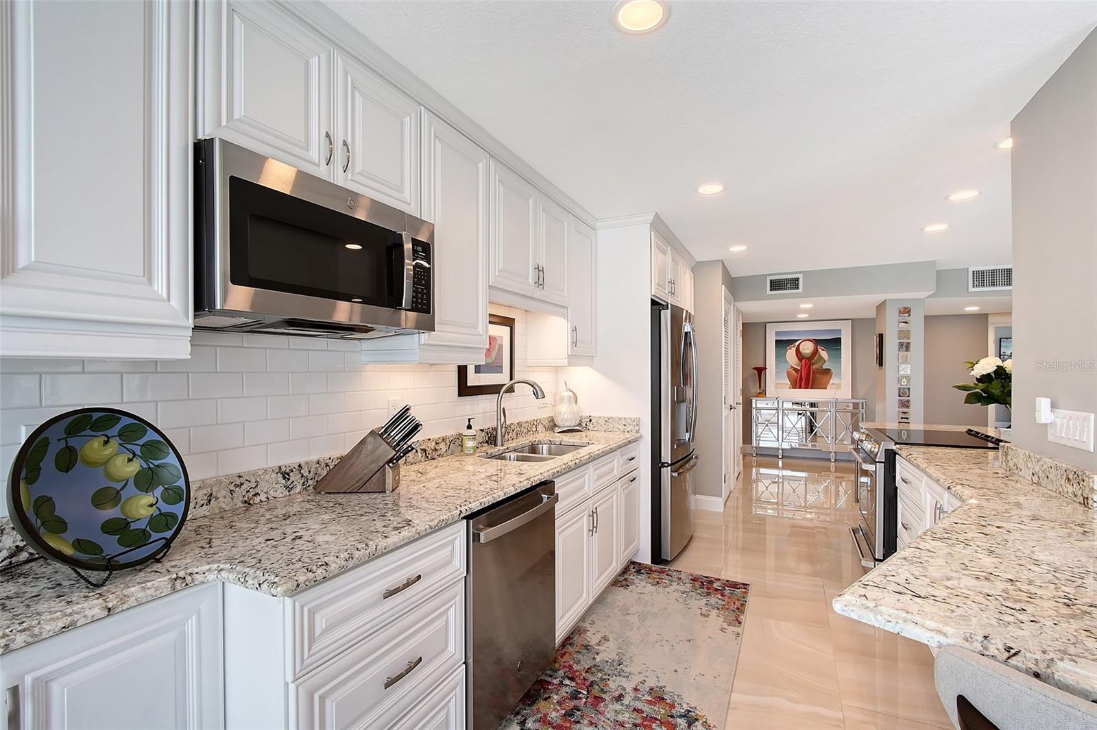 Listing photo id 11 for 2425 Gulf Of Mexico Drive 6a