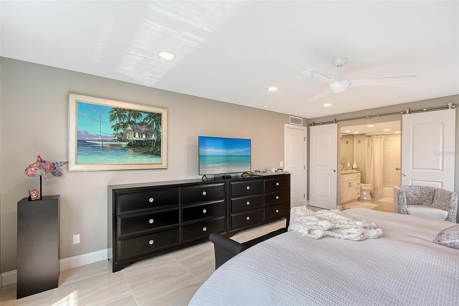 Listing photo id 14 for 2425 Gulf Of Mexico Drive 6a