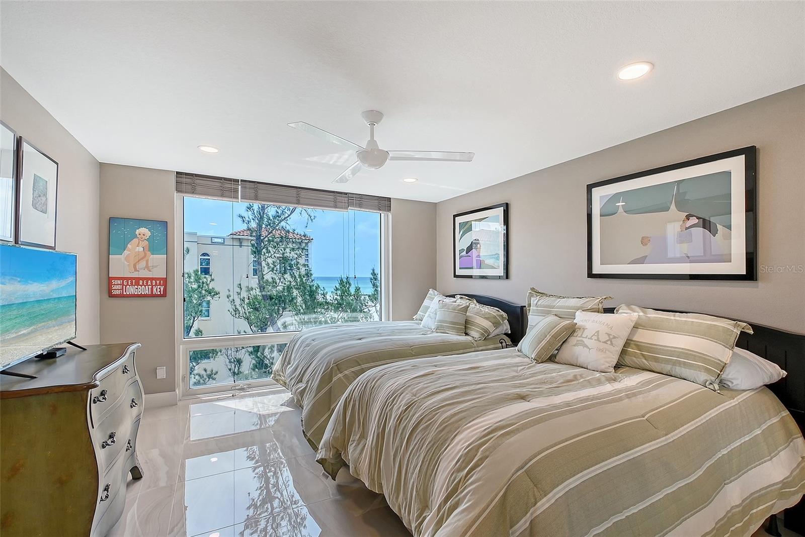 Listing photo id 16 for 2425 Gulf Of Mexico Drive 6a