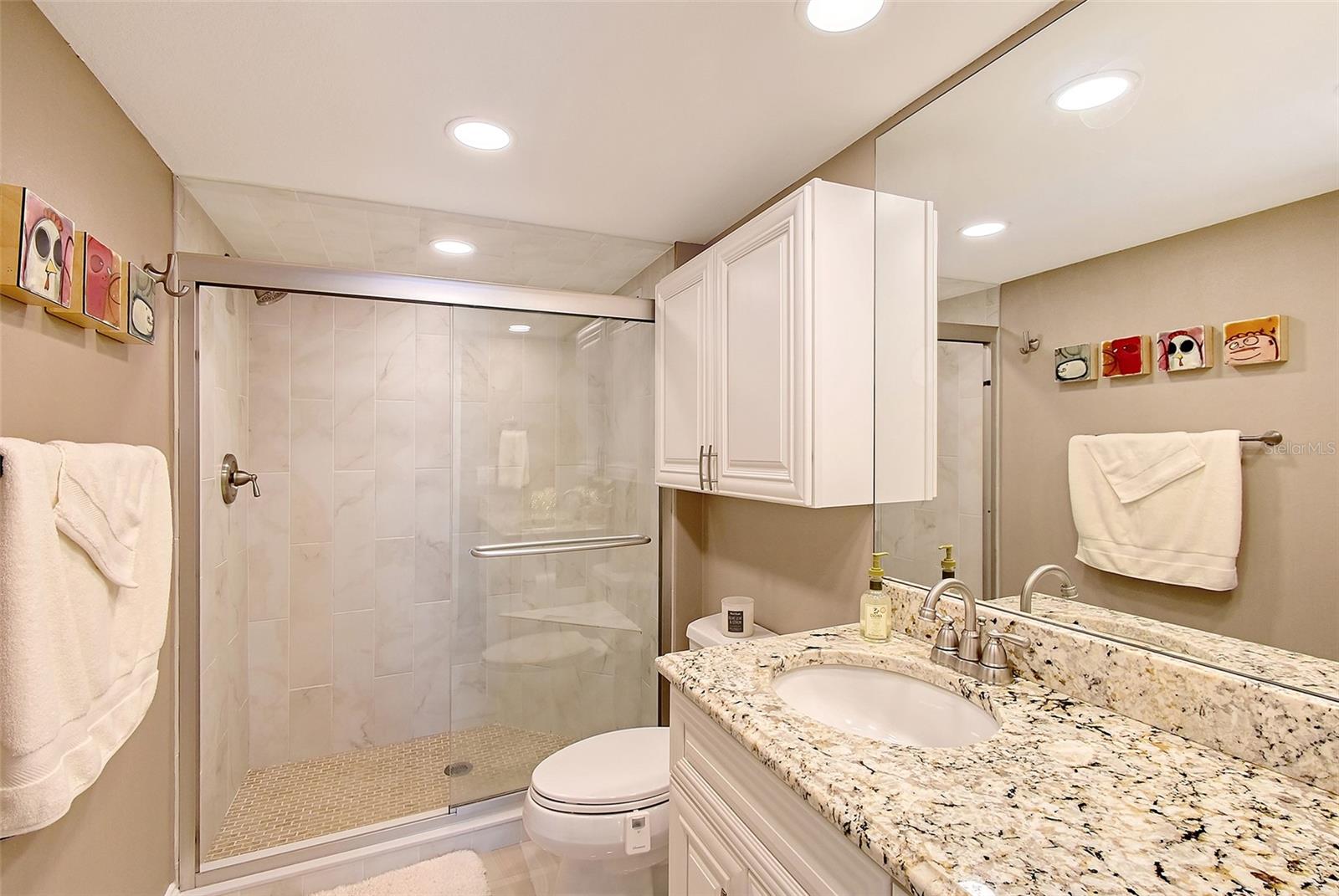 Listing photo id 18 for 2425 Gulf Of Mexico Drive 6a
